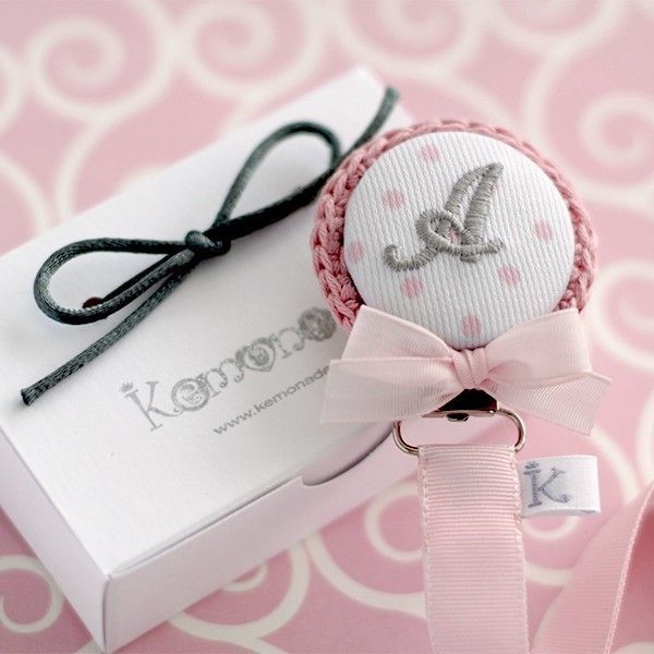 Chupetero personalizado con nombre bordado en rosa o azul CARLA