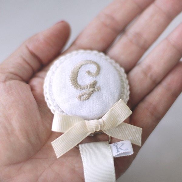Chupetero para bautizo personalizado LITTLE DOTS BAUTIZO con lacito de colores