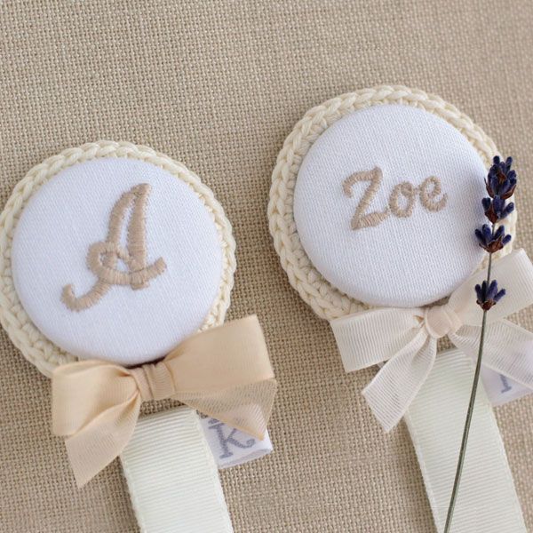 Chupetero para bautizo personalizado CLOUD BEIGE con lacito de colores