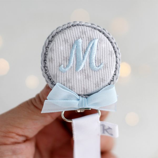 Chupetero personalizado con nombre bordado GRAY STAR