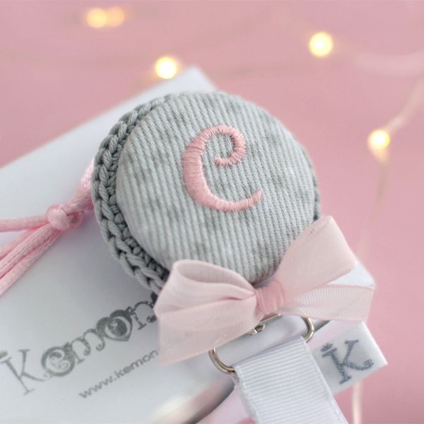 Chupetero personalizado con nombre bordado GRAY STAR