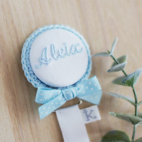 Chupetero personalizado con nombre bordado LACITO DOTS rosa, celeste, gris, beige o camel