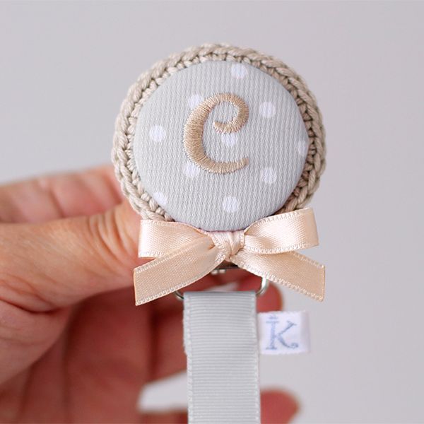 Chupetero personalizado bordado con nombre SWEET BABY